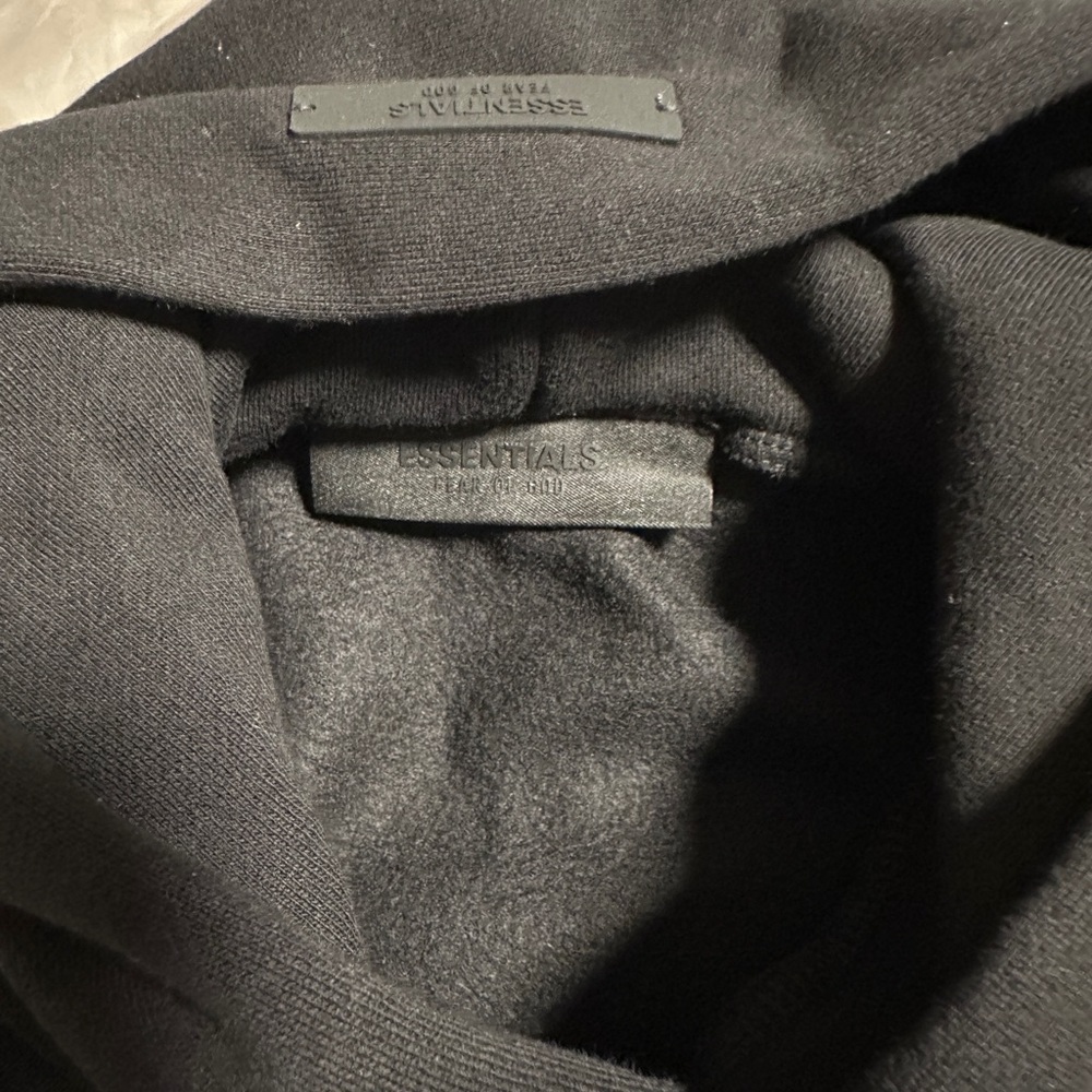 Fear of God Essentials Black Pullover Hoodie – Size XL – New With Tags – 2024 - Picture 4 of 7